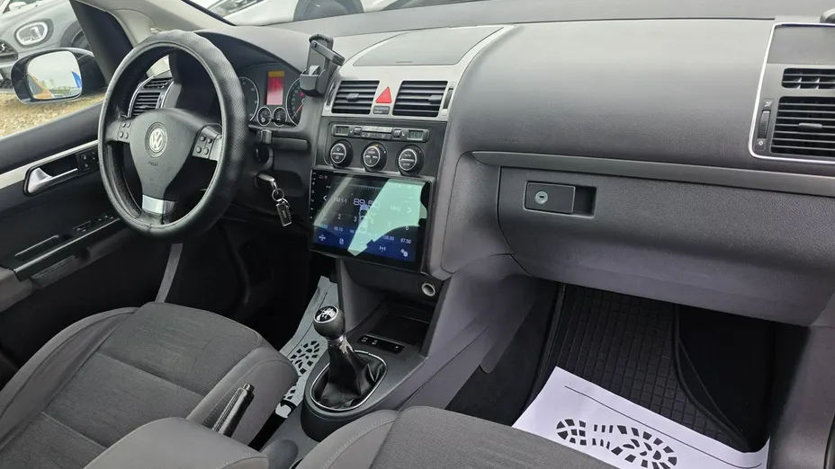 VOLKSWAGEN Touran -