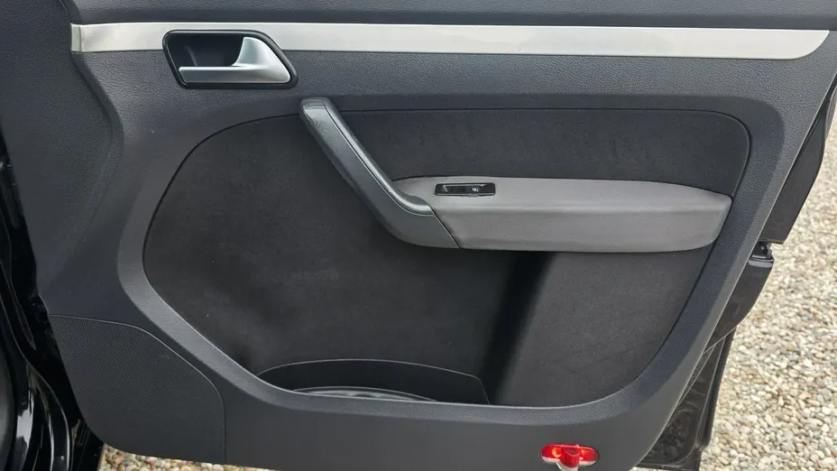 VOLKSWAGEN Touran -