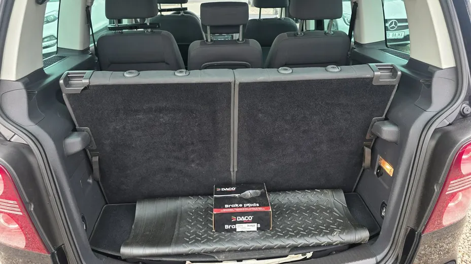 VOLKSWAGEN Touran -