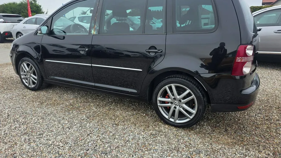 VOLKSWAGEN Touran -