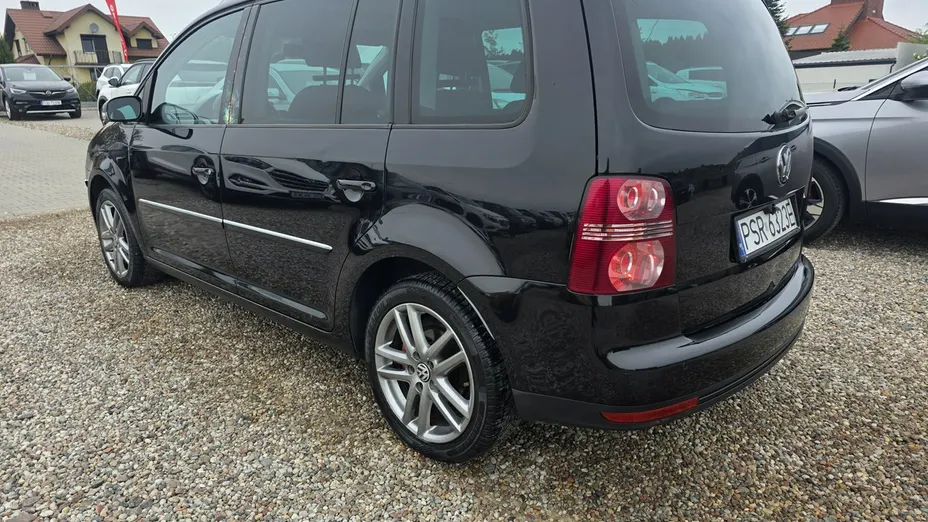 VOLKSWAGEN Touran -