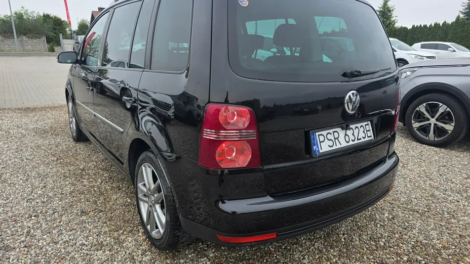 VOLKSWAGEN Touran -