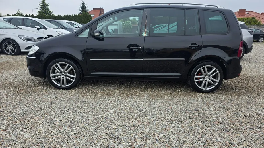 VOLKSWAGEN Touran -