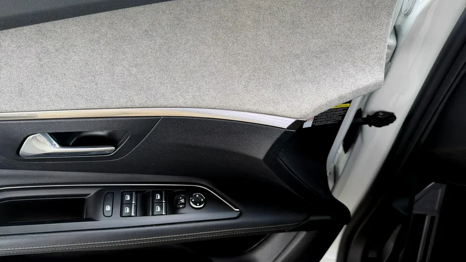 PEUGEOT 3008 -