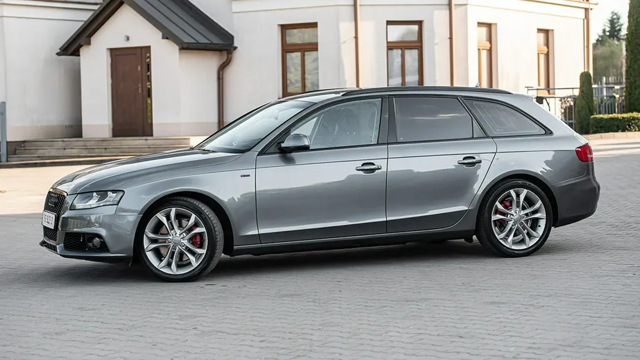 AUDI A4 -
