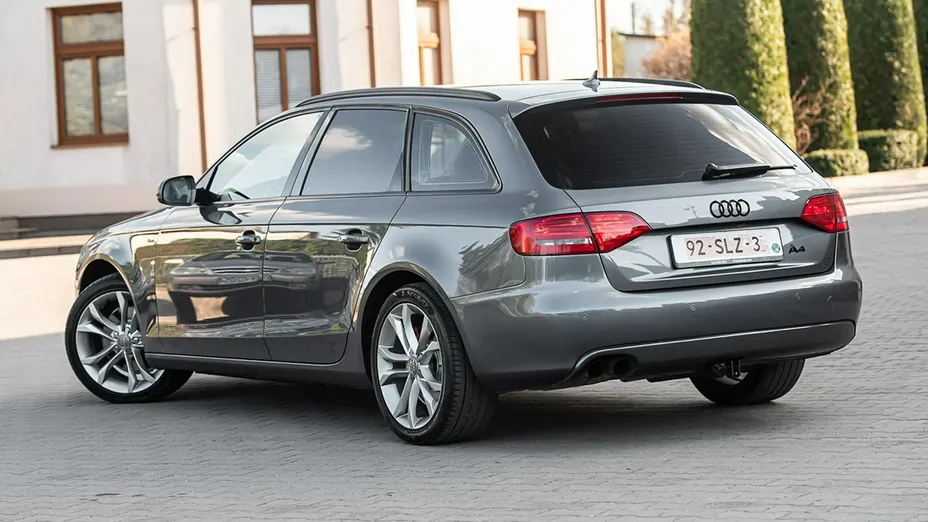 AUDI A4 -