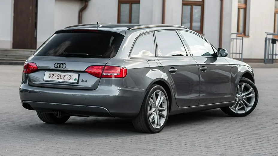 AUDI A4 -