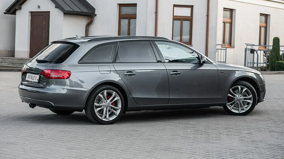 AUDI A4 -
