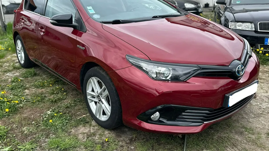TOYOTA Auris -