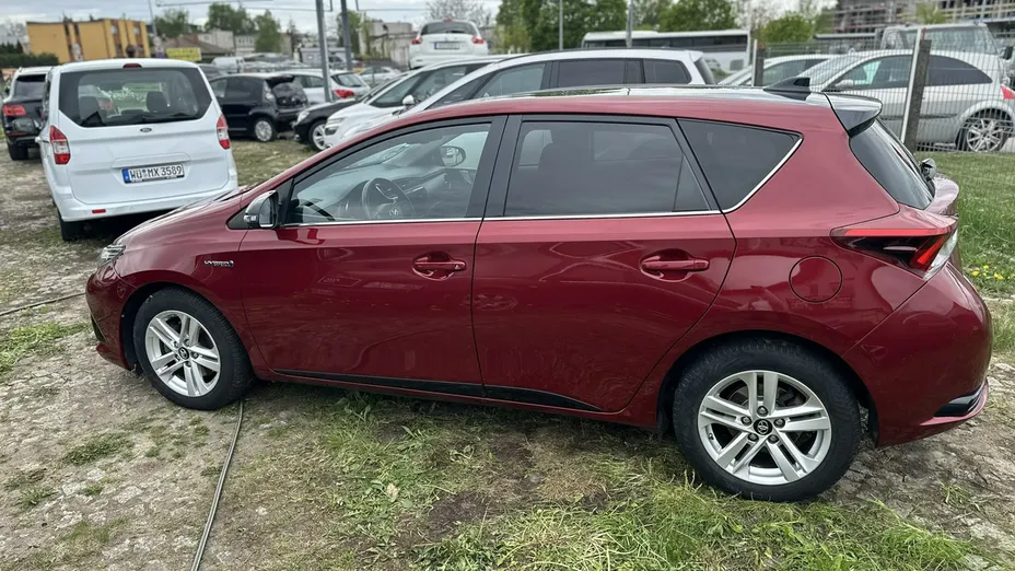 TOYOTA Auris -