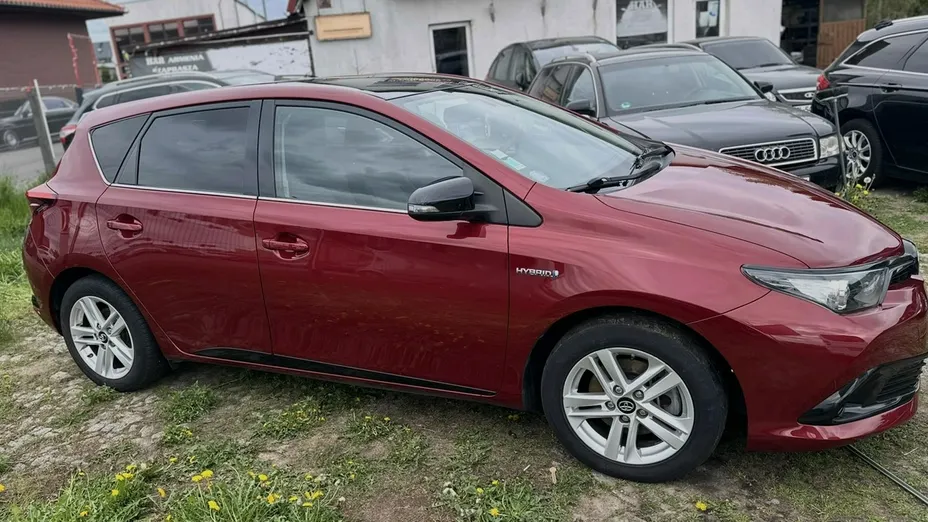TOYOTA Auris -