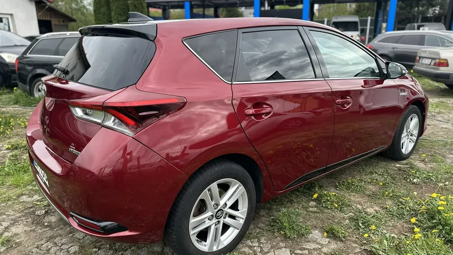 TOYOTA Auris -