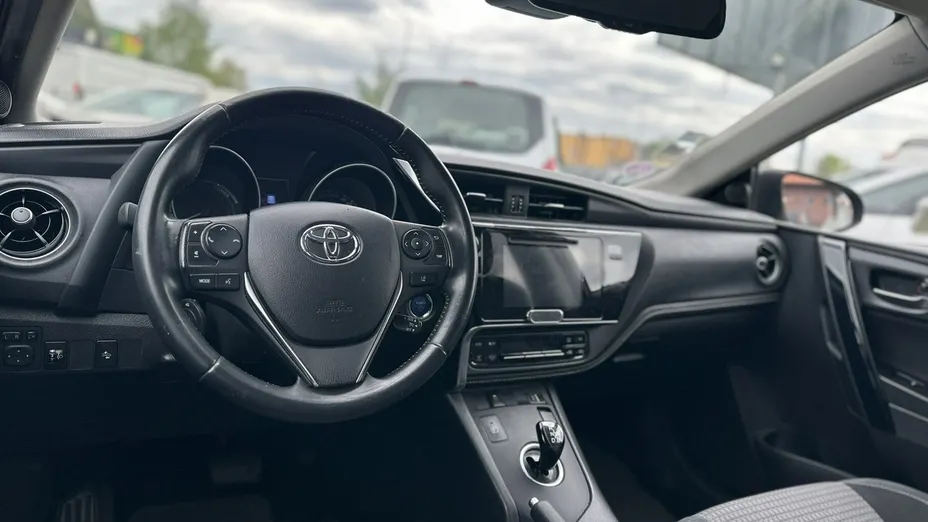 TOYOTA Auris -