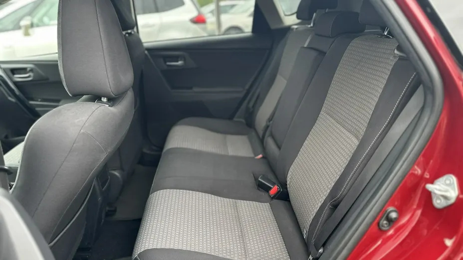 TOYOTA Auris -