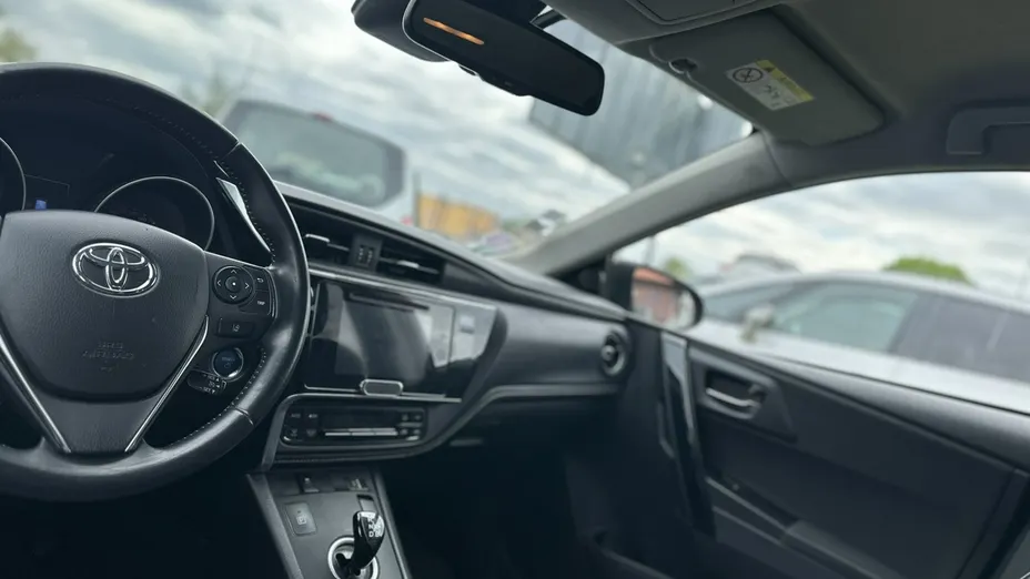 TOYOTA Auris -