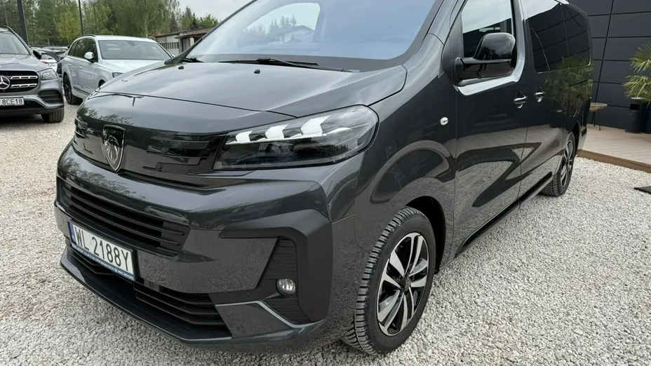 PEUGEOT Traveller -