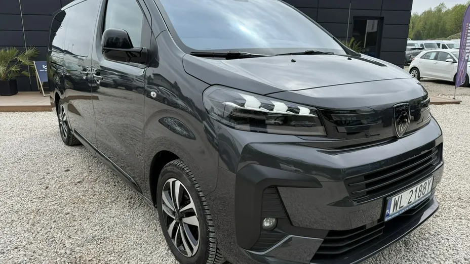 PEUGEOT Traveller -
