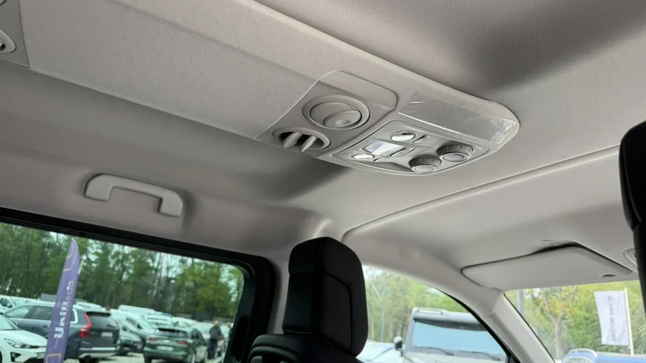 PEUGEOT Traveller -