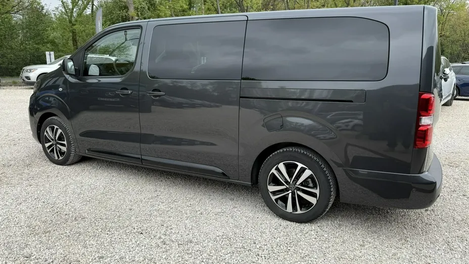 PEUGEOT Traveller -