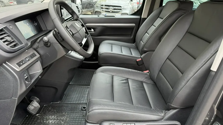 PEUGEOT Traveller -