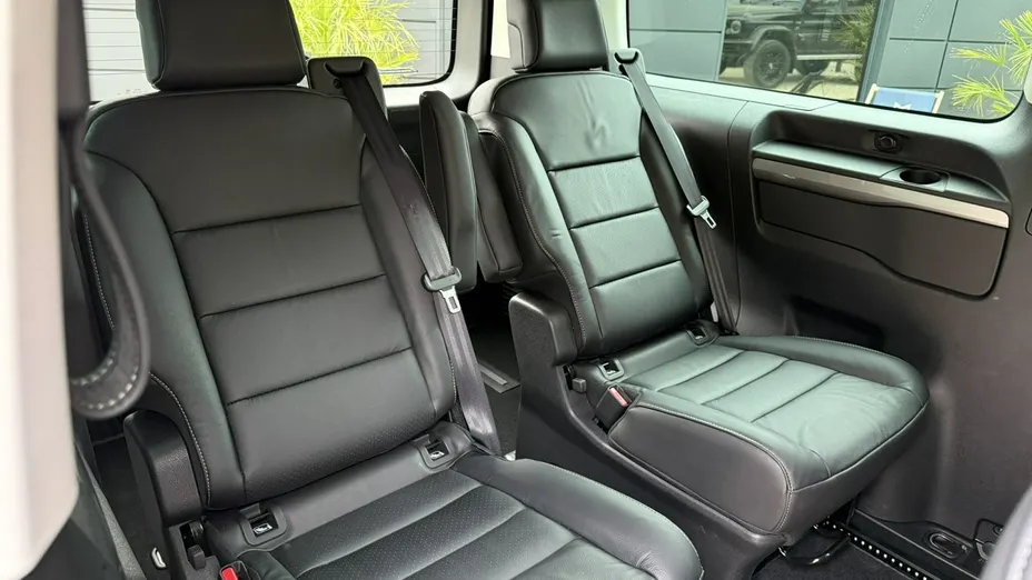 PEUGEOT Traveller -
