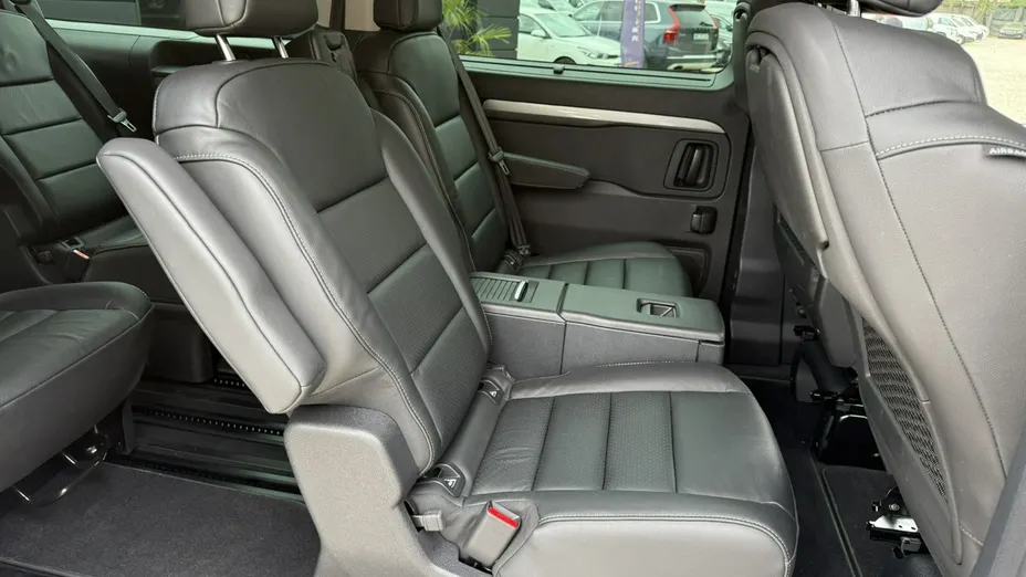 PEUGEOT Traveller -