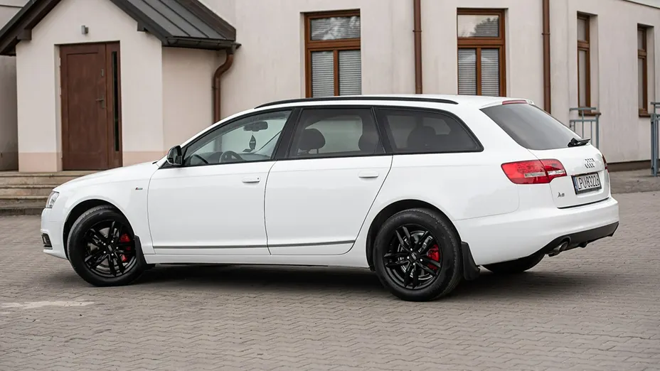 AUDI A6 -