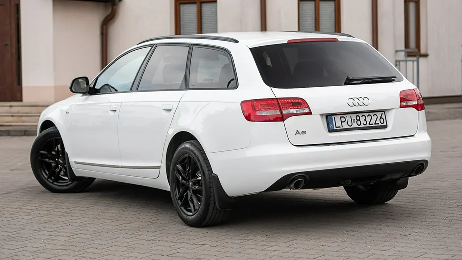 AUDI A6 -