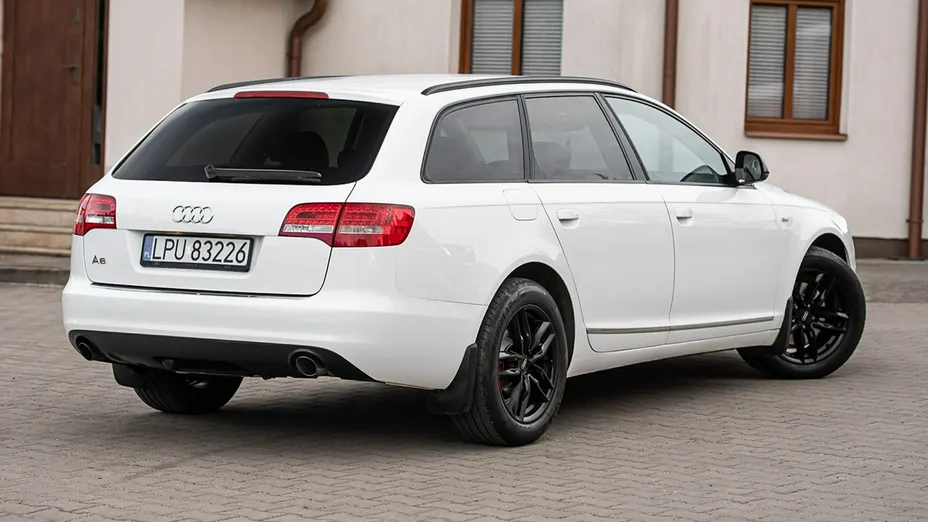 AUDI A6 -