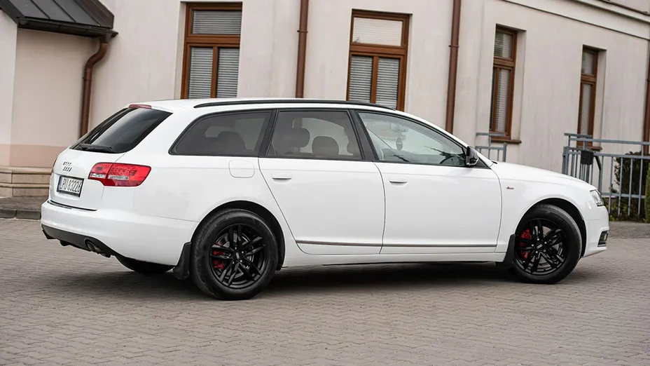 AUDI A6 -