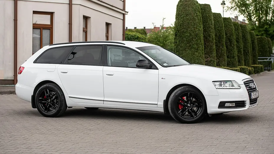 AUDI A6 -