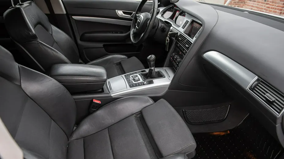 AUDI A6 -