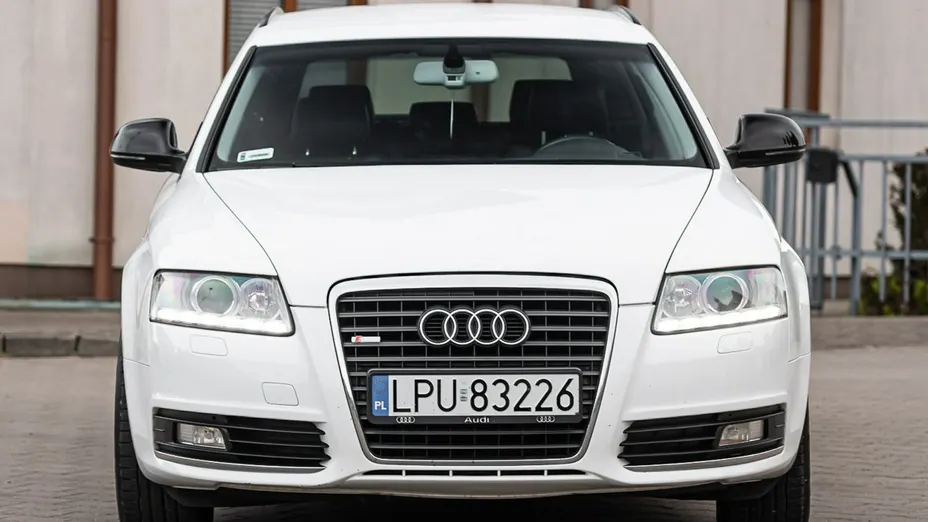 AUDI A6 -
