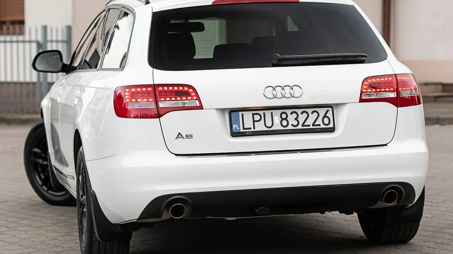 AUDI A6 -