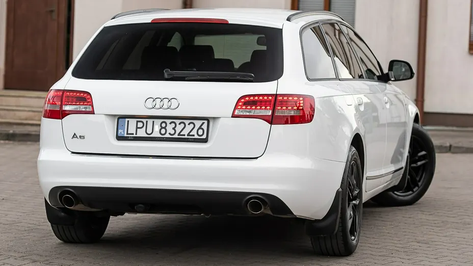 AUDI A6 -