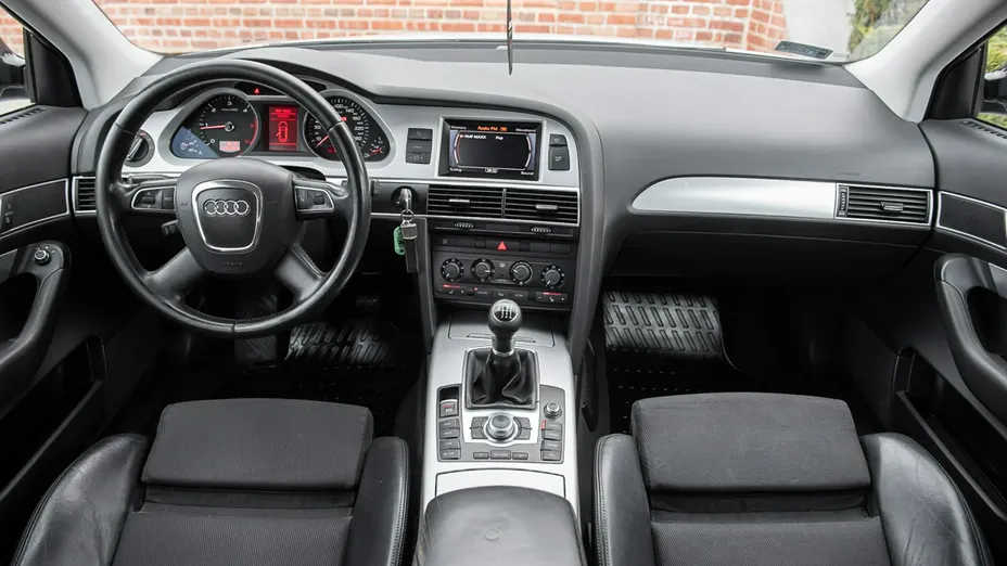 AUDI A6 -