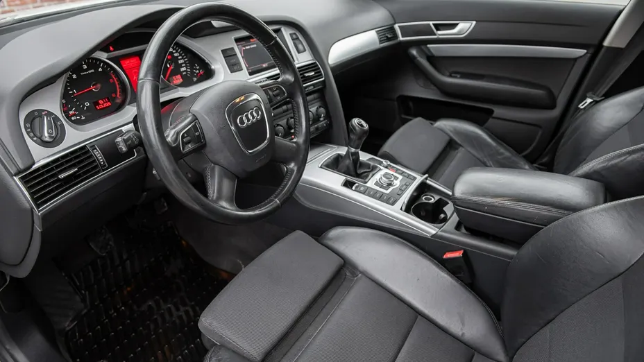 AUDI A6 -