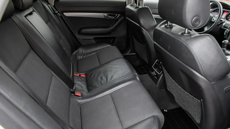 AUDI A6 -