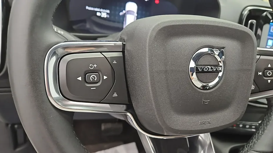 VOLVO XC40 -