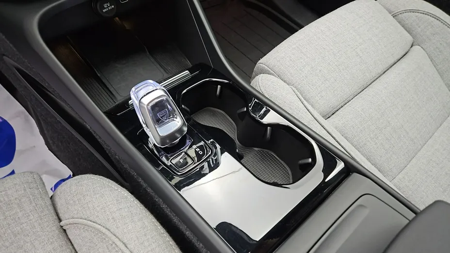 VOLVO XC40 -