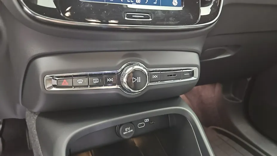 VOLVO XC40 -