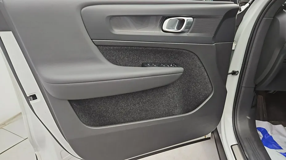 VOLVO XC40 -