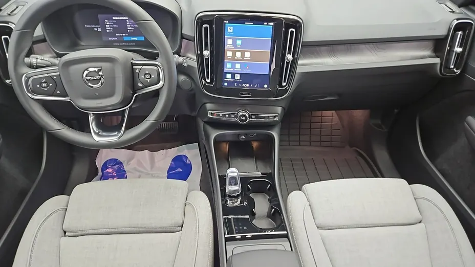 VOLVO XC40 -