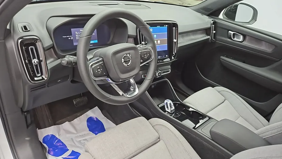 VOLVO XC40 -