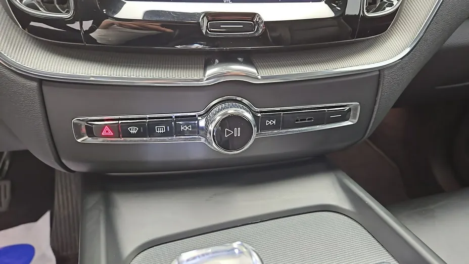 VOLVO XC60 -