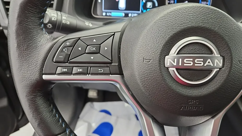 NISSAN Leaf -