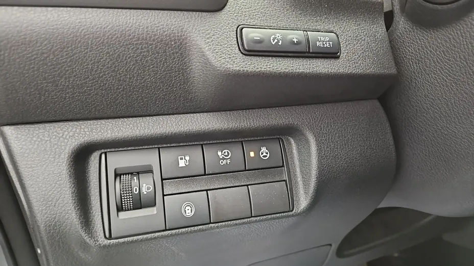 NISSAN Leaf -