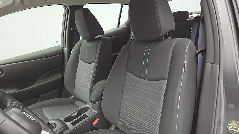 NISSAN Leaf -