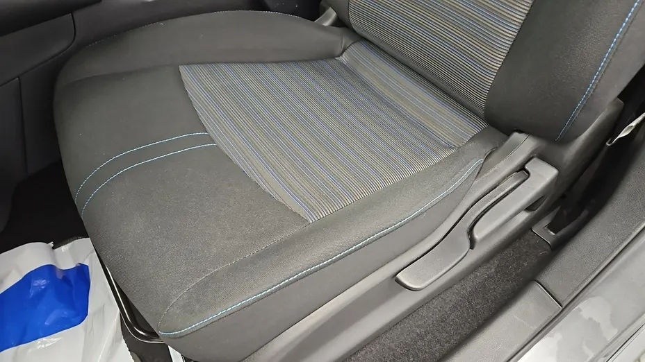 NISSAN Leaf -