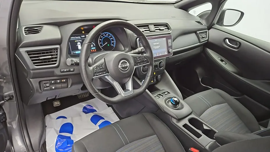 NISSAN Leaf -